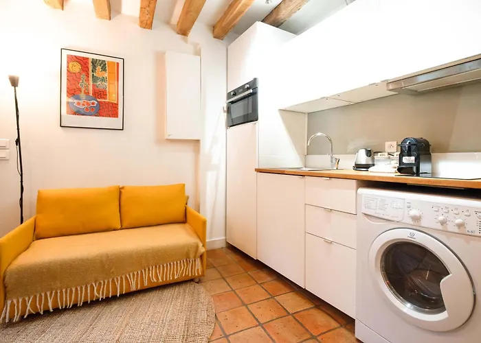 Charming In Notre-dame Apartment *