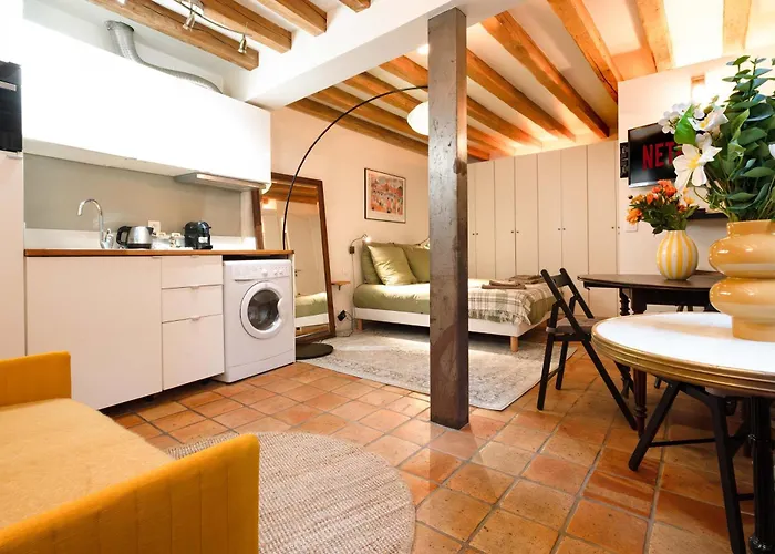 Charming In Notre-dame Apartment *